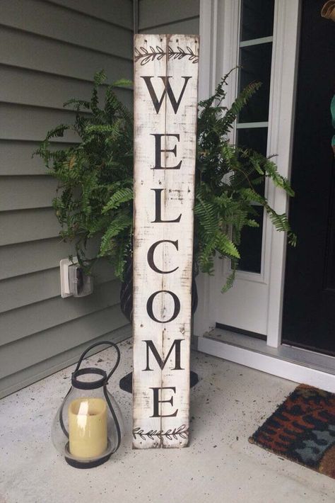 Wooden Entryway Welcome Sign #diy #porch #sign #decorhomeideas Welcome Signs Front Door, Diy Front Porch, Door Diy, Front Porch Signs, Wood Front Doors, Hemma Diy, Diy Outdoor Decor, Reclaimed Pallet Wood, Pallet Crafts