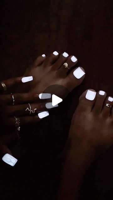 Morghyn Nailed It on Instagram: "Requested by the ones who only wear white… and as always it eats down 😮‍💨🤍

@kiaraskynails glow dip in Below Zero 🥶 code Morghyn10 ✨

#glowinthedarknails #whitenails #whitetoes #toesdid" Nails Glow In The Dark, Glow In The Dark Nails, Shorties Nails, Below Zero, Dark White, Dark Nails, Clean Nails, Nailed It, White Nails