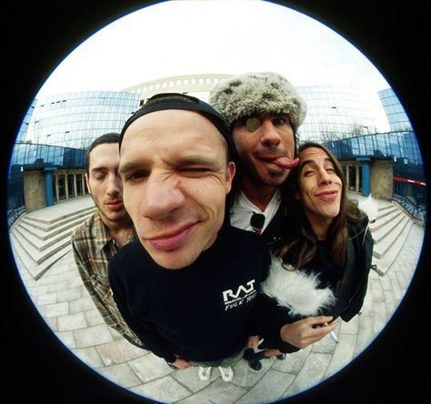 Fisheye Photography, Grafika Vintage, Band Photoshoot, John Frusciante, Anthony Kiedis, Photographie Portrait Inspiration, Fish Eye Lens, Hottest Chili Pepper, Chilli Pepper