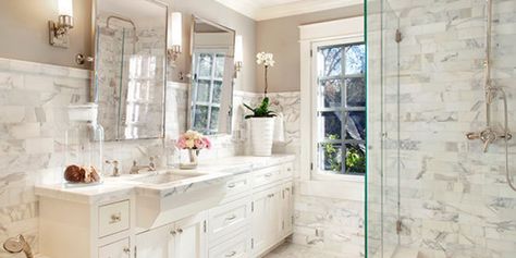 Luxury should not be overlooked in bathroom design. These 15 luxurious marble bathroom designs are fitted with well-crafted fixtures, stunning free-stand... White Marble Tile Bathroom, Greige Walls, Marble Bathroom Designs, Classic Bathroom Design, Gray And White Bathroom, Styl Hampton, White Marble Bathrooms, Marble Tile Bathroom, Large Bathroom