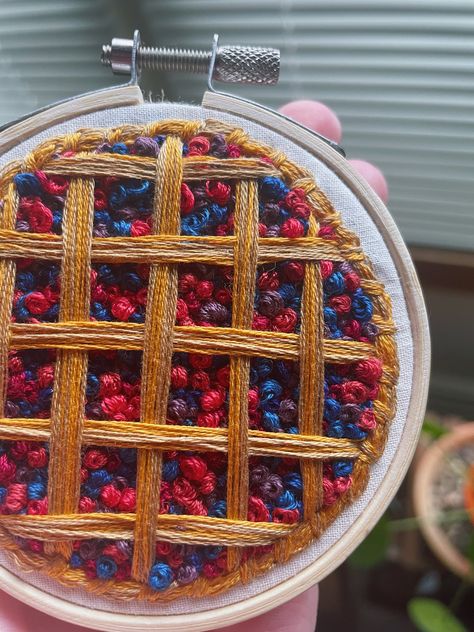 Pie Embroidery, Mixed Berry Pie, 귀여운 음식 그림, Berry Pie, Hand Embroidery Projects, Cute Embroidery, 자수 디자인, Sewing Embroidery Designs, Hand Embroidery Art