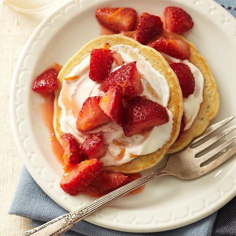 Quick Pancake Recipe, Quick Pancakes, Breakfast Beans, Fresh Strawberry Recipes, Smoothie Bowl Healthy, Traditional Breakfast, Buttermilk Recipes, Bacon Breakfast, Buttermilk Pancakes