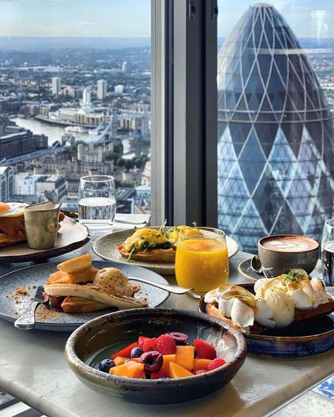 The best London rooftop restaurants for breakfast with a view | Food | Taste | Luxury London London Lunch, Brunch London, London Breakfast, London Rooftops, Rooftop Restaurants, London Cheap, London Living, London View, Breakfast Restaurants