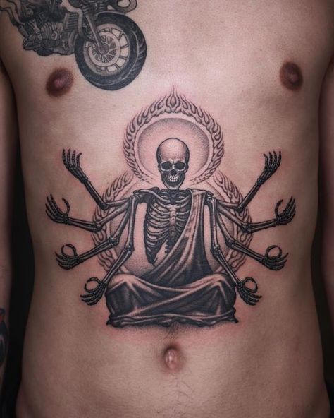 Black Work Tattoo Men, Dark Work Tattoo, Back Tattoo For Men, Back Tattoo Men, Back Tattoos For Guys Upper, Buda Tattoo, Dark Tattoo Ideas, Tattoos Ideas For Men, Skull Tattoo Flowers