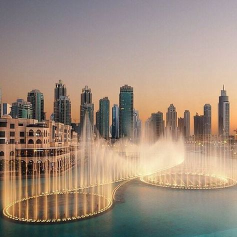 Dancing Fountain - Dubai Mall. Dubai is known for its technological advancements and gorgeous architectural displays. Dubai Fake Story, Dancing Fountain, الإمارات العربية المتحدة, Dubai Holidays, Dubai Vacation, Visit Dubai, Dubai United Arab Emirates, Dubai City, Dubai Travel