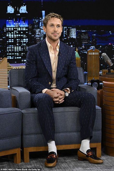 Summer Wedding Style Men, Ryan Gosling Jimmy Fallon, Male Celebrities Outfits, Ryan Gosling Clothes, Ryan Gosling In Suit, Ryan Gosling Ken Outfits, Ryan Gosling Outfits, Ryan Gosling Fashion, Ryan Gosling Hair