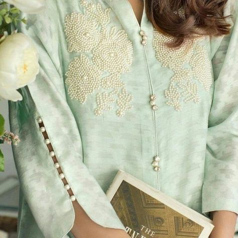 Latest sleeves design for lawn dresses Pant Kurti, Pastel Clothes, Manset Lengan, Design For Kurti, Kurti Styles, Kurti Sleeves, Kurti Sleeves Design, Nikkah Dress, Neck Designs For Suits