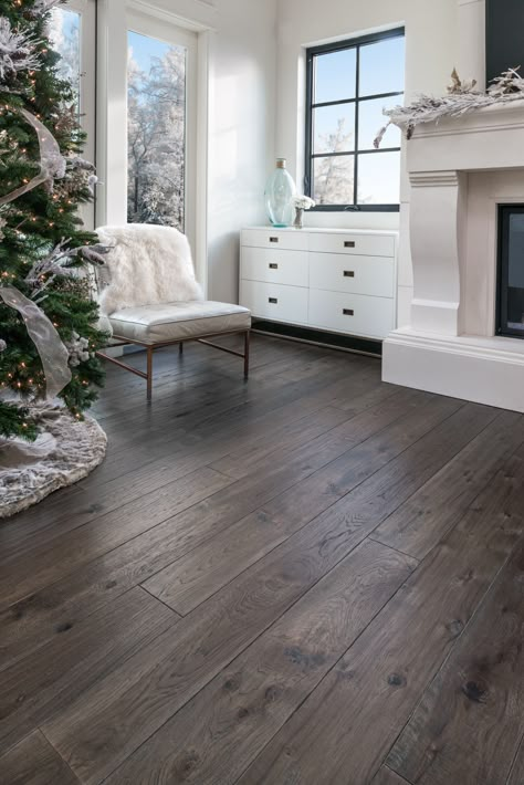 Plank Laminate Wood Flooring, Laminate Wood Flooring Colors Kitchen, Barkeh Floor Bedrooms, Wood Floors Living Room Ideas, Bedroom Flooring Ideas Laminate, Wood Floor Aesthetic, Barkeh Floor, Hard Flooring Ideas, Wood Flooring Ideas Living Room