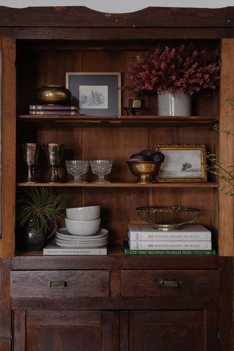 Vintage Decorating Ideas, Hutch Styling, Dining Room Shelves, Vintage Decorating, Styling Shelves, Hutch Decor, Home Trends, Shelf Styling, Home N Decor