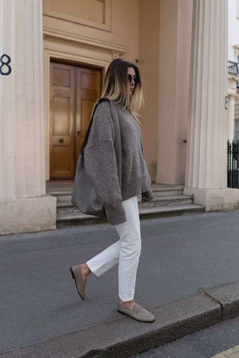 Emma Hill wears taupe chunky knit jumper, white Raey straight leg jeans, taupe beige Gucci brixton loafers, grey Joseph XL slouch hobo bag. Cosy Spring outfit Gucci Loafers Outfit, Emma Hill, Cute Thanksgiving Outfits, Thanksgiving Outfit Ideas, Loafers Outfit, Gucci Loafers, Looks Street Style, Ținută Casual, Modieuze Outfits