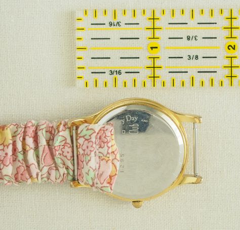 Fabric & Elastic Watch Strap Tutorial - Pretty by Hand - Diy Watch Strap Ideas, Diy Scrunchie Watch Band, How To Make Watch Bands, Elastic Crafts, Diy Watch Strap, Watch Strap Ideas, Diy Watch Band, Fabric Bracelets Diy, Beaded Watches Bracelet