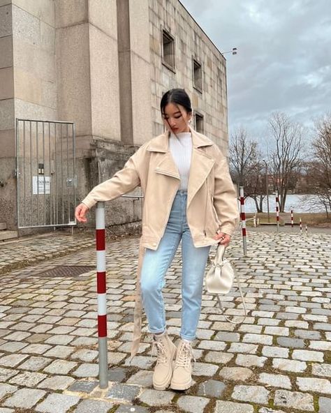 white combat boots outfit ideas Beige Combat Boots Outfit, Outfits With Combat Boots, White Combat Boots Outfit, Beige Combat Boots, Beige Boots Outfit, Combat Boot Outfits, Combat Boot Outfit, White Boots Outfit, White Combat Boots