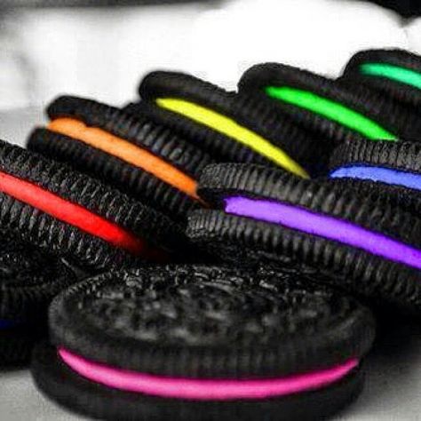 Neon Rainbow Oreos <<<< my legit reaction to this: omggggg i need thissss ahhh neon oreos yasssss Bolo Neon, Neon Cakes, Neon Food, Neon Birthday Party, Glow Birthday Party, Neon Birthday, Glow Birthday, Rainbow Food, Skate Party