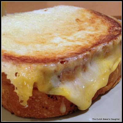 Panera Big Kids Grilled Cheese & Bacon. i am obsessed with this sandwich! (but w/o the bacon) Panera Bread Grilled Cheese Recipe, Copycat Panera Grilled Cheese, Panera Bread Grilled Cheese, Panera Grilled Cheese, Panera Soup, Grilled Cheese Recipes Gourmet, Baked Grilled Cheese, Savory Sandwiches, Panera Recipes