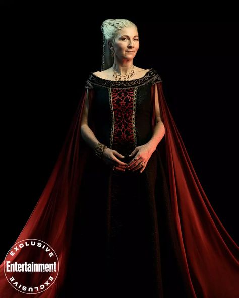 House_Of_The_Dragon_Eve_Best_1 Targaryen House, Rhaenys Targaryen, Theatrical Costumes, Catelyn Stark, Dragon Oc, Game Of Thrones Costumes, Eve Best, Ruffled Feathers, Hand Of The King