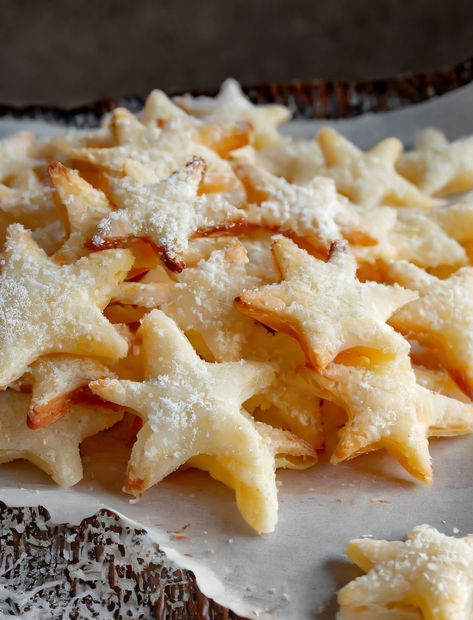 One of my go-to appetizers for a holiday party! Tasty and oh-so-easy! Happy Hour Appetizers, Bite Size Appetizers, Puff Pastry Sheets, Star Food, Flaky Pastry, Cheese Platters, French Pastries, Appetizer Dips, How To Make Cheese