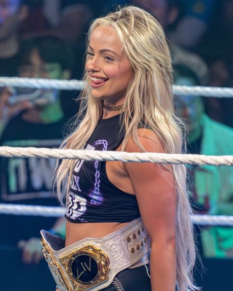 Wwe Liv Morgan, Liv Morgan Wwe, Bailey Wwe, Raw Wwe, Diy Hair Scrunchies, Curvy Swim, Wwe Pictures, Wwe Female, Liv Morgan