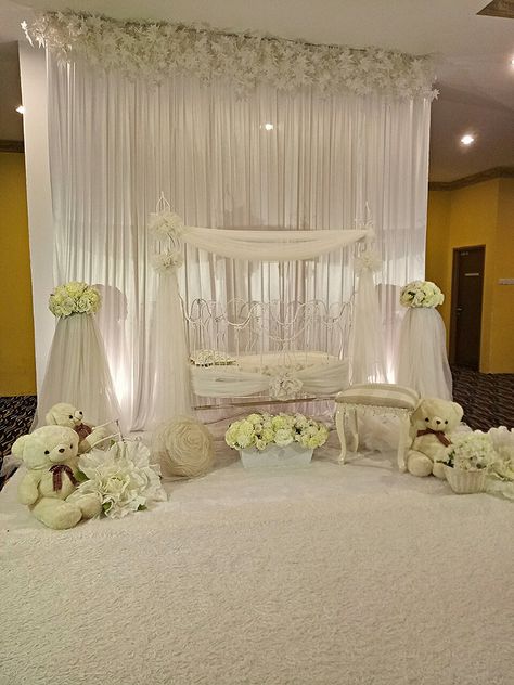 Menyediakan dekorasi buaian berendoi, pelamin tunang, nikah dan sanding Backdrop Aqiqah Simple, Aqiqah Decoration Simple, Pelamin Aqiqah, Pelamin Simple, Tasyakuran Aqiqah, Pelamin Tunang, Cradle Decoration, Naming Ceremony Decoration, Small Wedding Decor