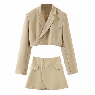 Buy SugaYuja Set: Plain Cropped Blazer + Mini A-Line Skirt at YesStyle.com! Quality products at remarkable prices. FREE Worldwide Shipping available! Blazer E Short, Short Pollera, Blazer And Skirt Set, Women Blazer, Rock Outfit, Crop Blazer, Blazer And Skirt, Miniskirt Outfits, Blazer Set