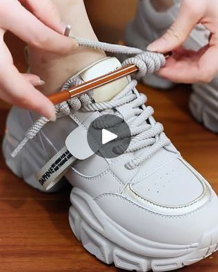 Lace Up Tennis Shoes How To, Shoelaces Ways To Tie Slip On, Tie Shoelaces Ways To, Lace Shoes Ideas, Creative Ways To Tie Shoelaces, Shoe Tie Ideas, Shoe Less Tie Style, Shoe Tying Styles, Shoe Laces Tying Techniques Step By Step