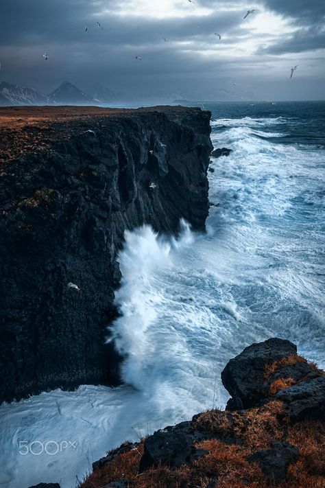 Crashing Waves - Those waves crashing on the cliffs show all the energy of nature! I could stand there watching them for hours! Waves Aesthetic, Crashing Waves Photography, Ocean Cliff Aesthetic, Lighthouse Waves Crashing, Huge Waves Scary Ocean, Waves Crashing On Rocks, Ocean Storm, Sea Storm, Ocean Cliff