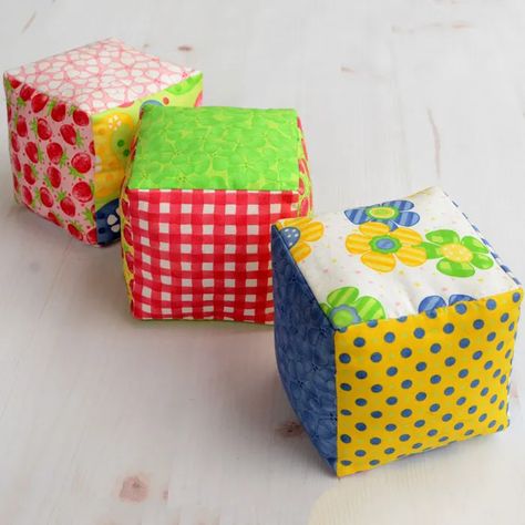 Foam Blocks For Kids, Baby Blocks Diy, Baby Cubes, Soft Blocks, Cube Toy, Diy Blocks, Sewing Projects Free, Kids Blocks, Diy Bebe