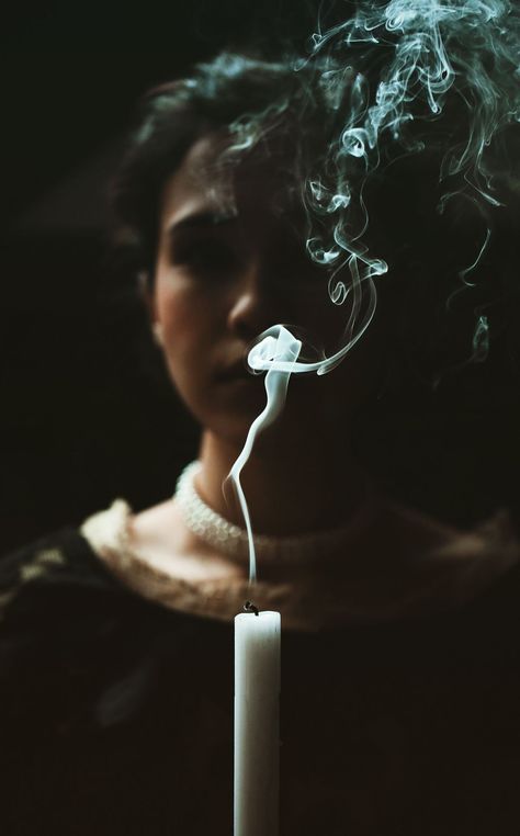 Art Photography Portrait, Candles Photography, Pose Fotografi, Shotting Photo, Photographie Portrait Inspiration, Fashion Art Photography, Self Portrait Photography, Creative Portrait Photography, Photographie Inspo