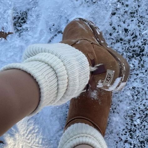 Vinter Mode Outfits, Buty Ugg, Skor Sneakers, Winter Princess, Dr Shoes, Winter Inspo, 사진 촬영 포즈, Outfit Invierno, Leg Warmer