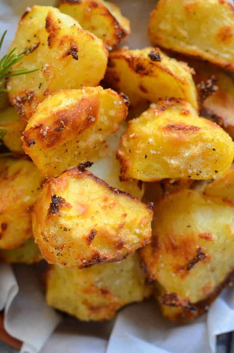 Potato Recipes Healthy, Healthy Roasted Potatoes, Russet Potato Recipes, Aquafaba Recipes, Vegan Potato Recipes, Crispy Roasted Potatoes, Potato Diet, Healthy Christmas Recipes, Healthy Potato Recipes