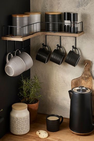 Coffee Corner Kitchen, Kaffe Station, Kitchen Staples, Kitchen Organisation, Coffee Bar Home, Organizing Hacks, Flat Ideas, Kitchen Corner, Corner Shelf