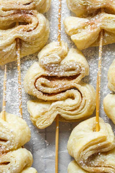 Puff Pastry Christmas Tree Desserts With Puff Pastry, Puff Pastry Christmas Tree, Festive Christmas Appetizers, Christmas Tree Veggie Tray, Pastry Christmas Tree, Nutella Christmas, Puff Pastry Christmas, Pastry Christmas, Christmas Tree Desserts