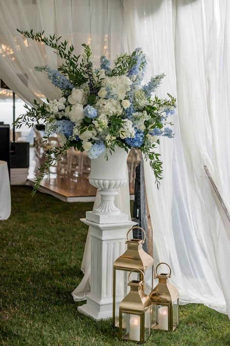 Marble House Newport, White Wedding Flower Arrangements, White Wedding Florals, Blue Flower Arrangements, Inexpensive Wedding Flowers, Blue Hydrangea Wedding, Blue Wedding Centerpieces, Baby Blue Weddings, Blue Wedding Decorations