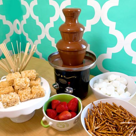 Chocolate Fondue Fountain Recipe, Chocolate Fountain Recipe, Chocolate Fountain Ideas, Chocolate Fountain Bar, Chocolate Fountain Recipes, Pirouette Cookies, Chocolate Fondue Fountain, Fondue Fountain, Gourmet Hot Chocolate