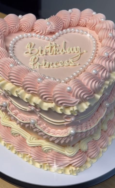 Shaped Birthday Cake, Heart Shaped Birthday Cake, Bolo Vintage, Vintage Birthday Cakes, Sweet 16 Birthday Cake, Heart Cakes, 16 Birthday Cake, Pink Birthday Cakes, Custom Birthday Cakes