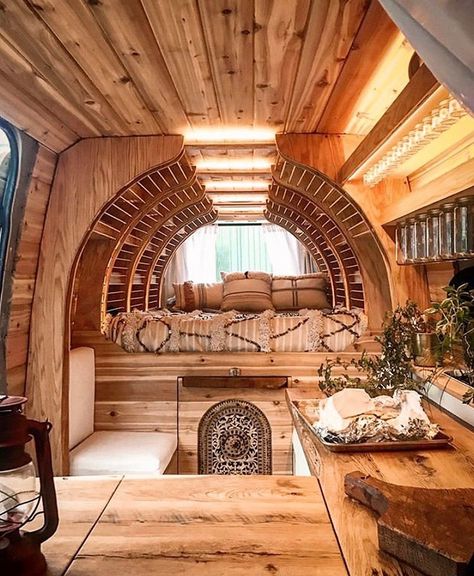 Top 10 Camper Van Interior Inspiration For Your Next Build #vans #travel #trailer #travel #trailer #interior Omgebouwde Bus, Camper Van Interior, Van Interiors, Caravan Vintage, Supraviețuire Camping, Bus Living, Kombi Home, Van Conversion Interior, Campervan Life