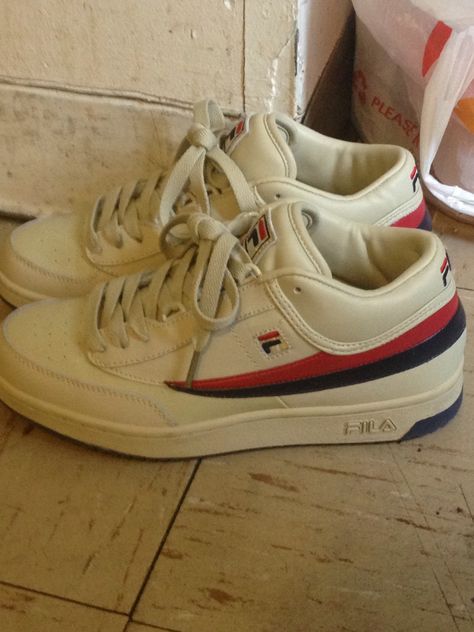 FILA's retro Fila Retro, Fila Vintage, Fila Shoes, Retro Sport, Vans Old Skool Sneaker, Vintage Shoes, Vans Sneaker, Money, Mens Outfits