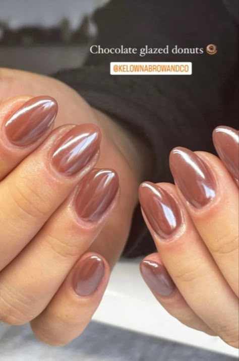 Glaze Chocolate Nails, Nails 2023 Trends Shellac, Transition Season Nails, Fall Dipped Nails Ideas Almond, Minimal Elegant Nails, Chocolate Brown Glazed Nails, Autumn Biab Nails 2023, Earth Tones Nail Art, Moca Nail Color