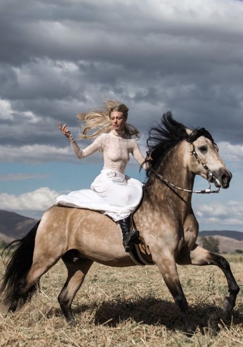 Women On Horse, Person Riding A Horse, Horse And Rider Photography, Woman On Horseback, Woman On Horse, Horse With Rider, Laughing Horse, Kathiyawadi Horse, Woman Riding Horse