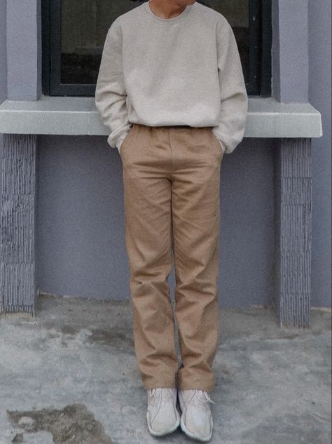 Mens Outfits Khaki Pants, Beige Aesthetic Mens Outfit, Mens Beige Trousers Outfit, Beige Monochrome Outfit Men, Beige Mens Outfits, Cream Monochrome Outfit Men, Beige Khaki Pants Outfit Men, Beige Corduroy Pants Outfit Men, Monochrome Aesthetic Outfits Men