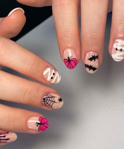 Gel Manicure Halloween, Halloween Gel Nails Designs Short, Halloween Nails Girly, Halloween Biab Nails, Halloween Nails 2023, Halloween Pedicure Ideas, Pastel Halloween Nails, Halloween Manicure Ideas, Spooky Season Nails