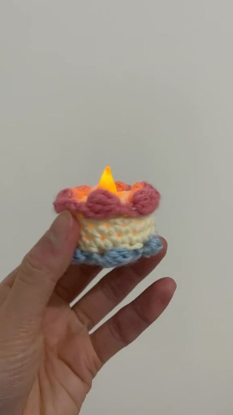 🎂 Dive into TT: @maicosay’s world as they crochet a mini birthday cake! 🧁✨ Each stitch adds charm to this tiny delight. Did you know… | Instagram Crochet Mini Birthday Cake, Crochet Mini Things, Mini Crochet Gifts, Crochet For Birthday, Cake Crochet Pattern Free, Crochet Cake Birthday, Crochet Mini Projects, Birthday Crochet Gift Ideas, Tiny Crochet Projects