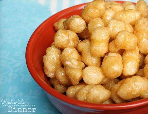 These Caramel Corn Puffs are hands down the best treat ever. Watch out they are ADDICTING! The texture and flavor are amazing! Bunco Snacks, Caramel Puff Corn, Puff Corn, Corn Puffs, Popcorn Treats, Corn Recipe, Caramel Corn, Snack Treat, Köstliche Desserts