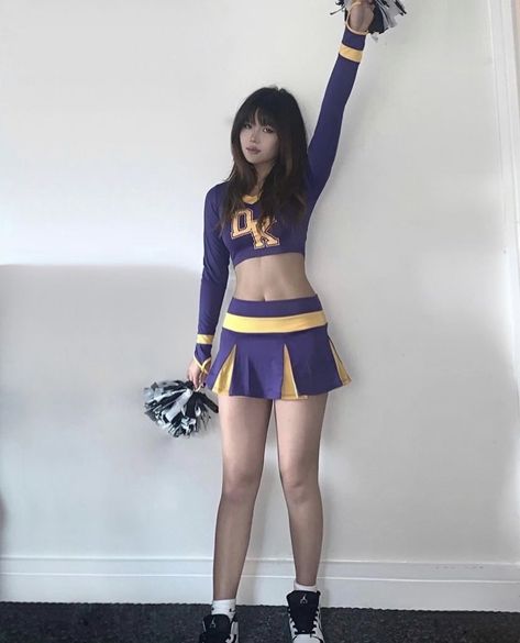 Cheerleader Halloween Costume, Cheer Costumes, Asian Cheerleader, Hot Halloween Outfits, Mode Hijabi, Cute Cheerleaders, Cheerleader Costume, Purple Fits, Cheer Outfits