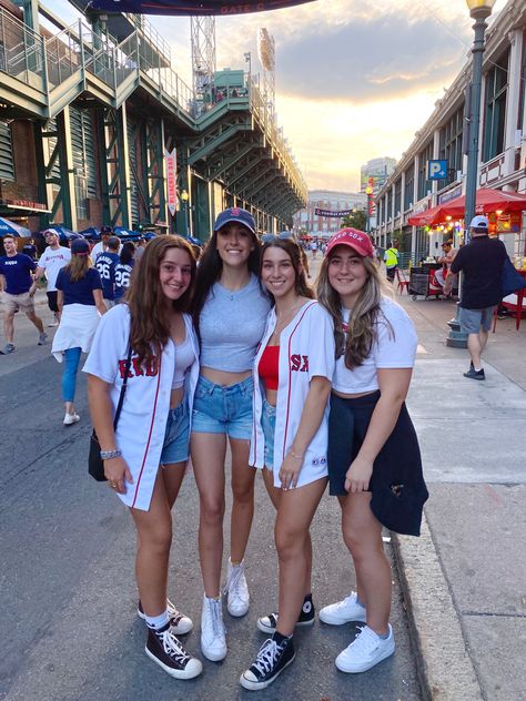 INSTAGRAM @sydneyberryy #city #boston #sunset #vibe #aesthetic #nightlife #drinks #redsox #baseball #game #sports #matching #bff Boston Sunset, Matching Bff, Vibe Aesthetic, Boujee Aesthetic, Baseball Game, Baseball Games, Summer Bucket Lists, Summer Bucket, Gaming Clothes