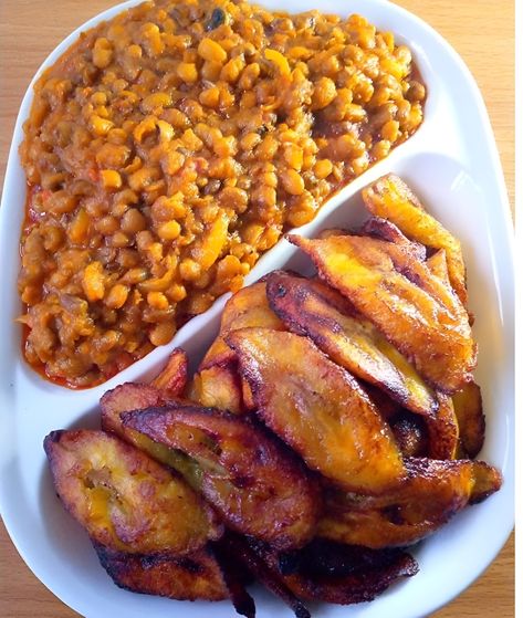 If you love beans what's missing here? Nigerian Aesthetic, Nigeria Food, Ghanaian Food, African Recipes Nigerian Food, West African Food, Africa Food, Protein Diet, Nigerian Food, Healthy Homemade Recipes