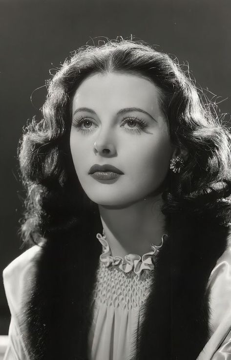 Hedy Lamarr 40s Mode, Estilo Marilyn Monroe, Hedy Lamarr, Ann Miller, Vintage Hollywood Glamour, Old Hollywood Stars, Classic Actresses, Hair Styles 2017, Actrices Hollywood