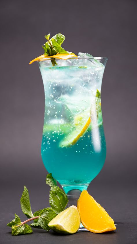 Cocktail Pictures Photography, Mojito Photography, Blue Mojito, Lemon Pictures, Cocktail Pictures, Mojito Drink, Juice Bar Design, Cocktail Images, Colorful Drinks