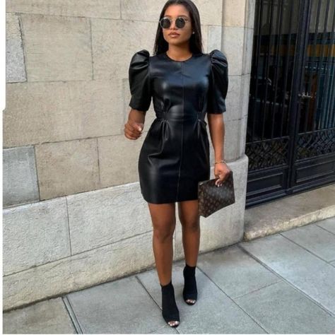 Zara Photography, Leather Dress Outfit, Black Dress Elegant, Black Faux Leather Dress, Leather Dress Women, Black Leather Dress, Black Leather Shorts, Summer Fitness, Black Short Sleeve Dress