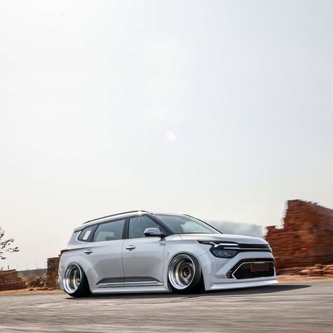 New kia carens with widebody, custom bosykit, and wide wheels modification Kia Carens 2022, Kia Carens, Super Luxury Cars, Car Wallpapers, Bmw E36, Luxury Cars, Suv Car, Suv, Bmw