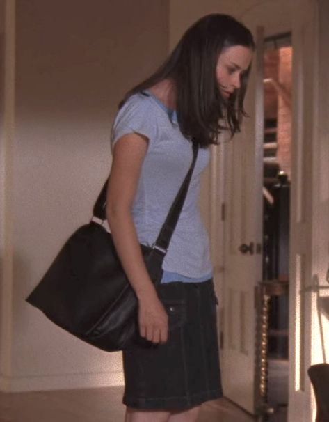 #gilmoregirls #rorygilmore #emilygilmore #lorelaigilmore #parisgeller #lukedanes #jessmariano gilmore girls outfit inspiration gilmore girls aesthetic gilmore girls coffee book yale harvard rory gilmore reading list books school learning emily gilmore richard gilmore feminist 90s tv show lorelai and rory jess mariano dean forester lane kim 90s outfit fall aesthetic fall vibes autumn aesthetic lukes diner luke dane dave rygalski bible Rory Gilmore Messenger Bag, Rory Gilmore School Bag, Rory Gilmore Bag, Rory Gilmore Yale Outfits, Rory Gilmore Season 4, Dave Rygalski, Rory Gilmore Reading List, Kim 90s, Yale Rory